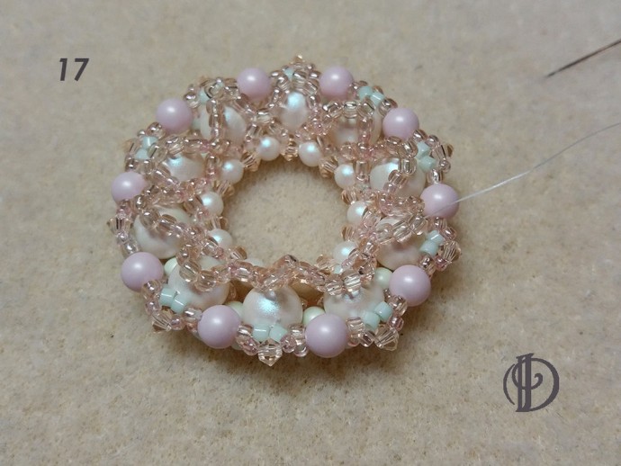 Лунная брошь с кабошоном-лунасофтом Лунная брошь с кабошоном-лунасофтом