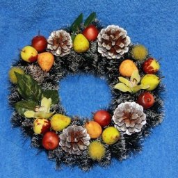 Венок на основе из газеты