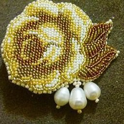 Монтаж украшений с элементами, вышитыми по канве