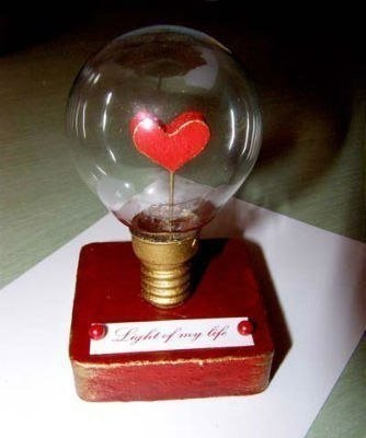 ​Сердечный сувенир из лампочки