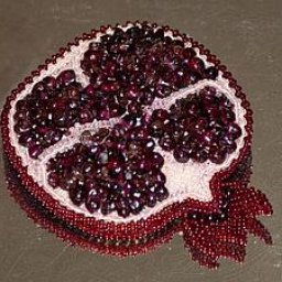 Аппетитная и сочная брошь "Гранат"