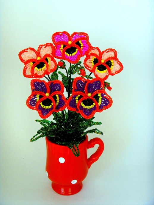 ​Яркие пестрые орхидеи из бисера