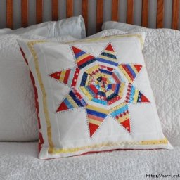 Подушка в технике лоскутного шитья