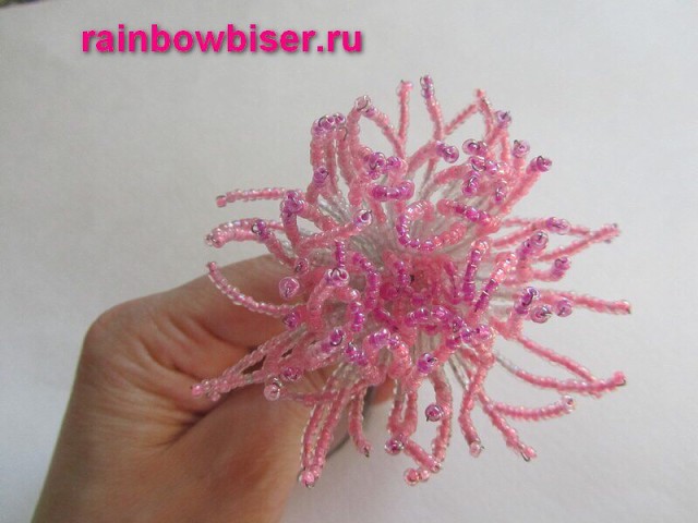 Необычный цветок из бисера