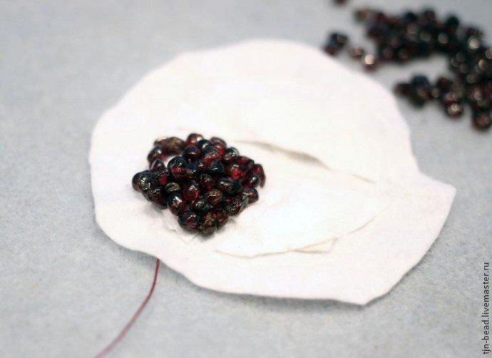 Аппетитная и сочная брошь "Гранат"