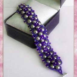 Браслет из искусственного жемчуга и бисера