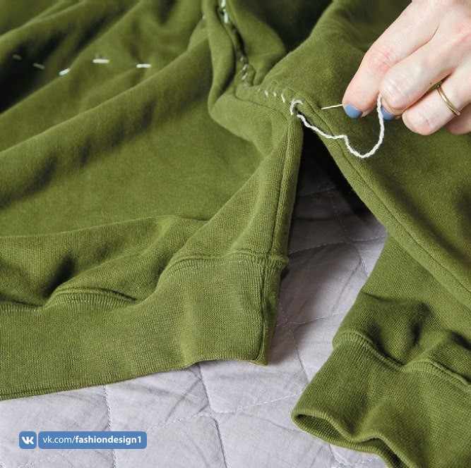 Домашним питомцам: лежанка из пуловера