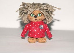 Домовёнок Кузя из пробки, шпагата и кусочка ткани