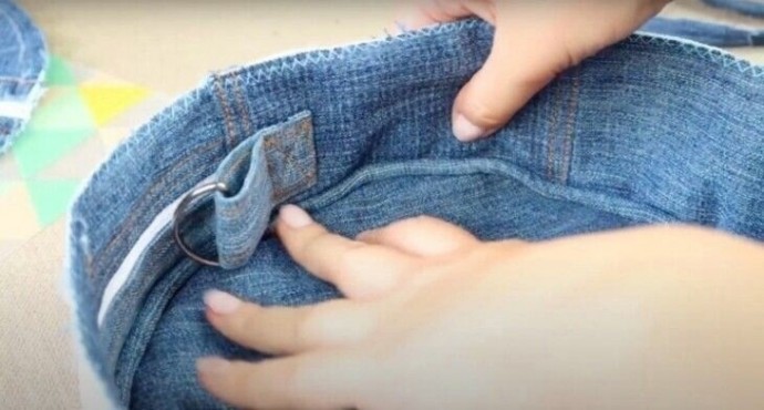 Маленькая сумочка из старых джинсов