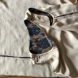 Лайфхак: как с помощью листа бумаги обработать припуски подкладкой