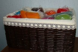 Плетём корзинку из газетных трубочек