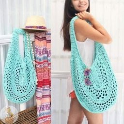 Интересная и вместительная сумка крючком