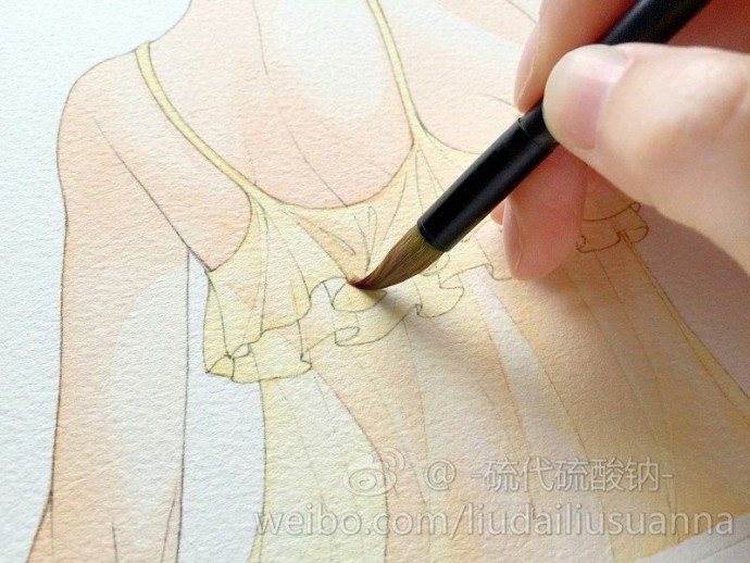 Урок рисования акварелью: девушка со шляпой у кромки моря