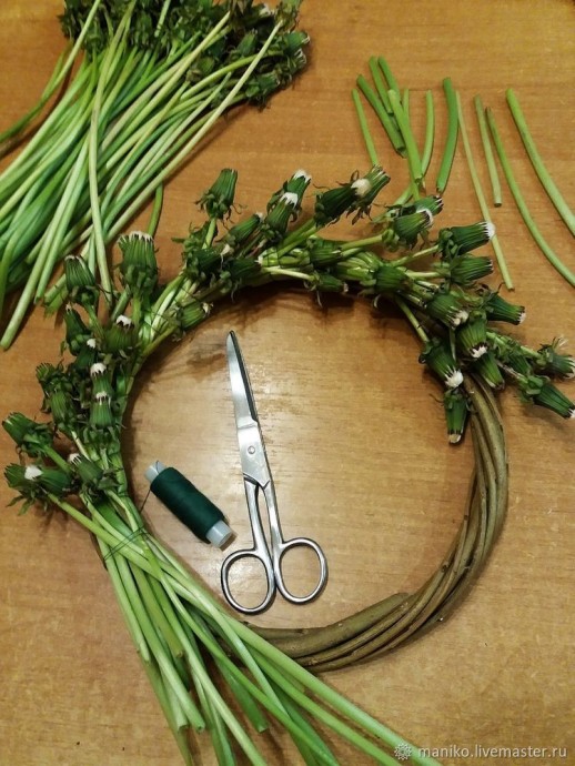 Венок из одуванчиков