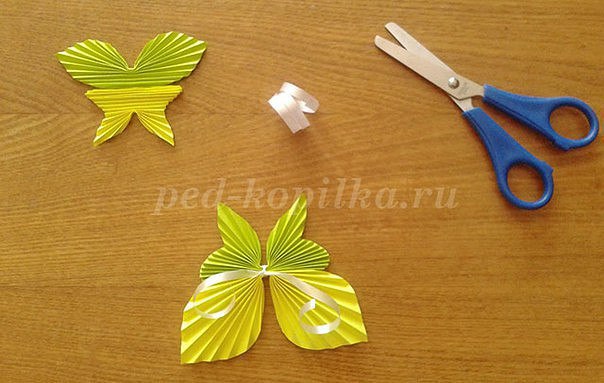 Милые бабочки из бумаги