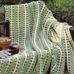 Очень красивый плед, который легко вяжется