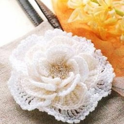 ​Вязаная розочка