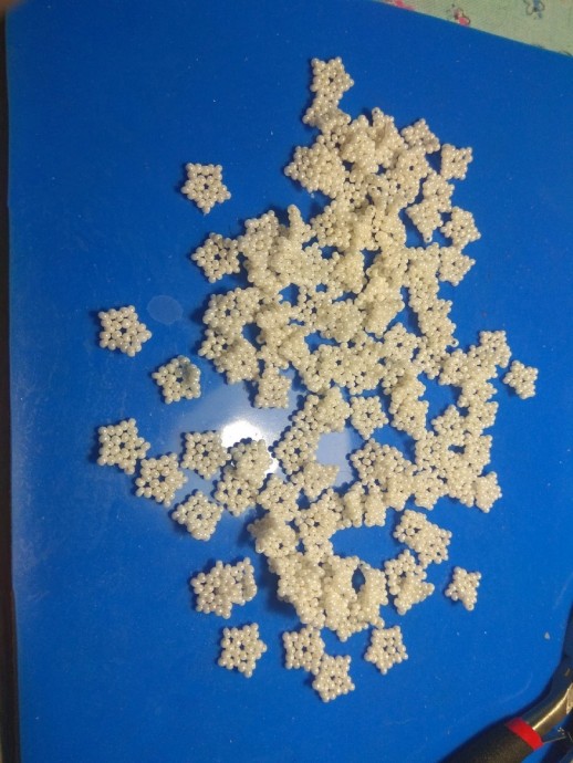 ​Вьющееся растение из бисера