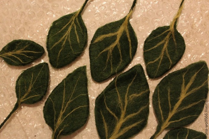 Шикарное колье с розой из войлока