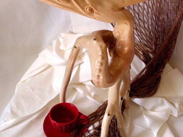 Деревянная статуэтка Деревянная статуэтка