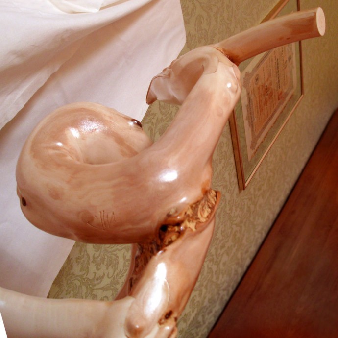 Деревянная статуэтка Деревянная статуэтка