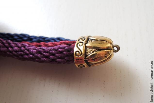 Браслет-коса из шнуров кумихимо