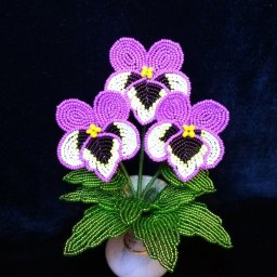 Анютины глазки из бисера