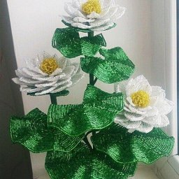 Кувшинки из бисера