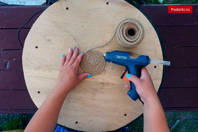 Мастерим столик из старой шины