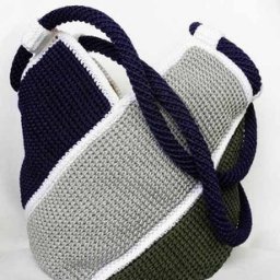 Простая и вместительная сумка крючком