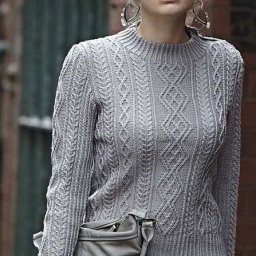 Серый джемпер спицами