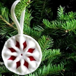 ​Снежинка из фетра на новогоднюю ёлочку