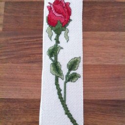Вышиваем розы и бутоны на закладках