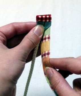 ​Корзинка из полосок ткани и веревки