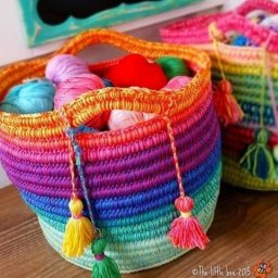 Яркая сумочка-корзинка