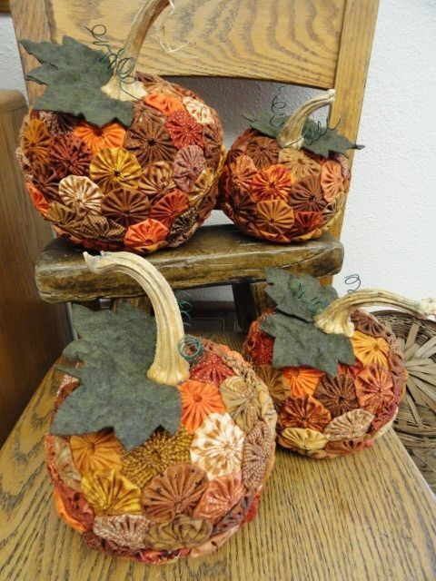 Осенние поделки йо-йо из ткани с цветами