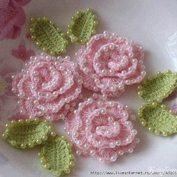 Вяжем  розочки крючком