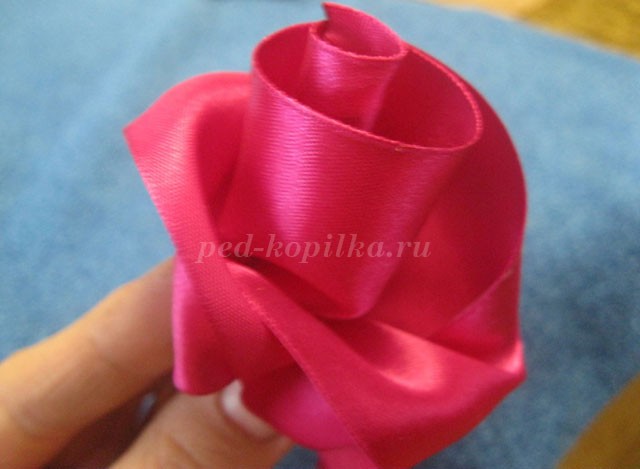 Розы из атласных лент: мастер-класс