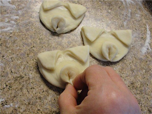 Булочки-хрюшки: идея для разделки теста