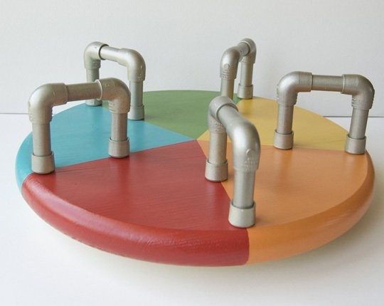 Деревянная подставка-карусель под книги