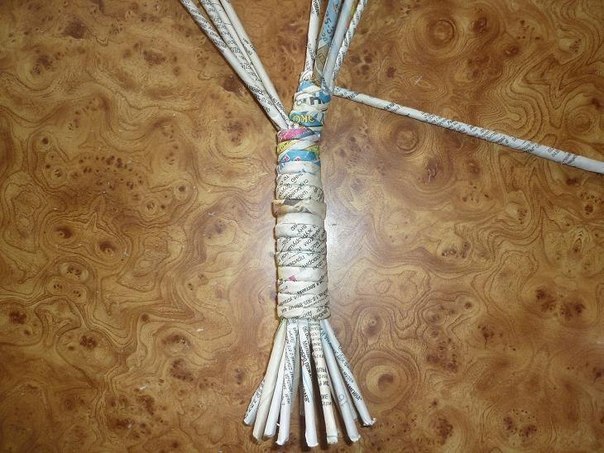 Красивое дерево из бумажных трубочек