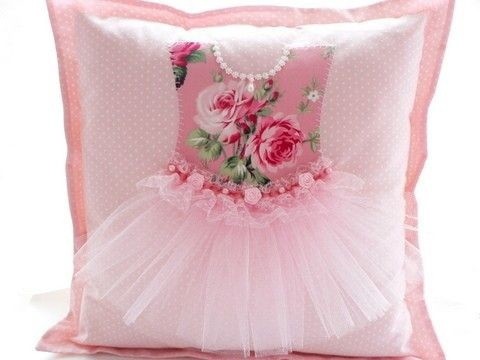 Подушки с платьицами: идеи для вдохновенного творчества