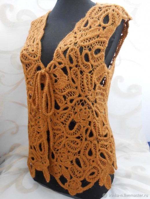 Жилет в технике шнуркового кружева