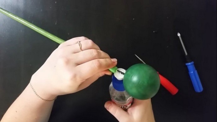 Одуванчик из трубочек и проволоки