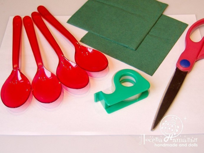 Делаем тюльпаны из пластиковых ложек Делаем тюльпаны из пластиковых ложек