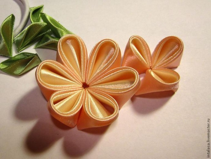 Резиночка для волос канзаши