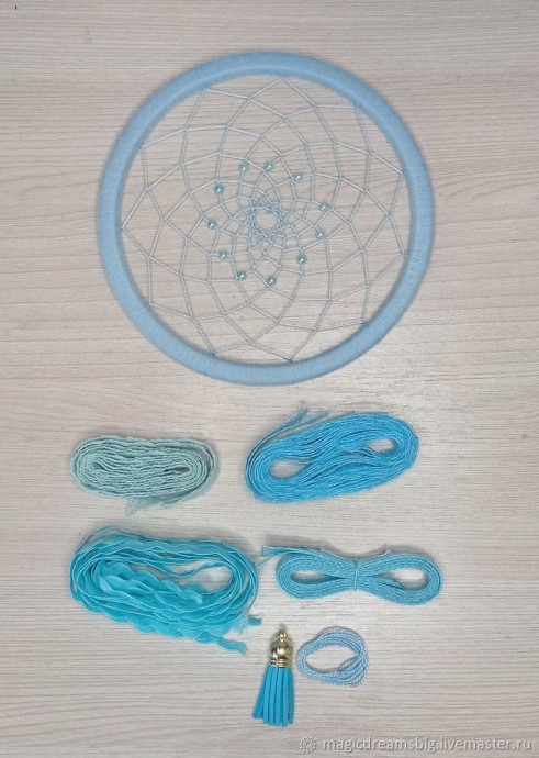 Ловец снов с лентами и кружевами