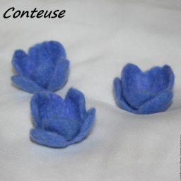 Несколько способов формирования цветка при валянии из шерсти