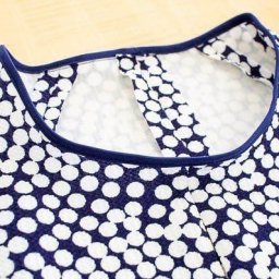 Обработка горловины косой бейкой