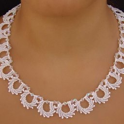 Интересное колье с завитушками